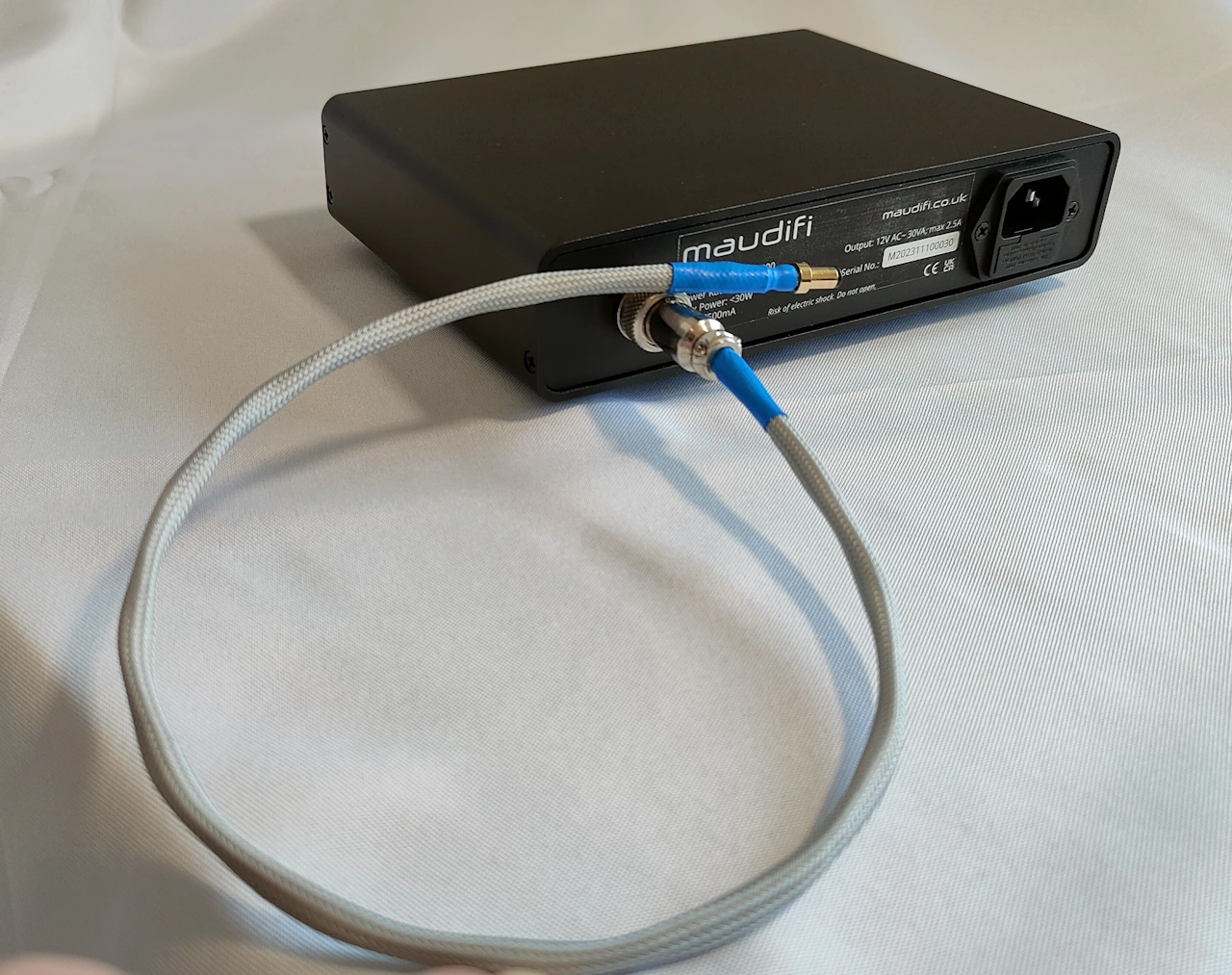 maudifi PSU-AC12-2500 with output cable